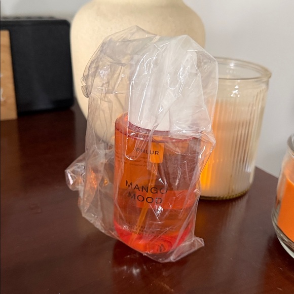 PHLUR Mango Mood Body Mist Hair & Body Mist Mango, Jasmine, Patchouli & Vanilla - Picture 6 of 6